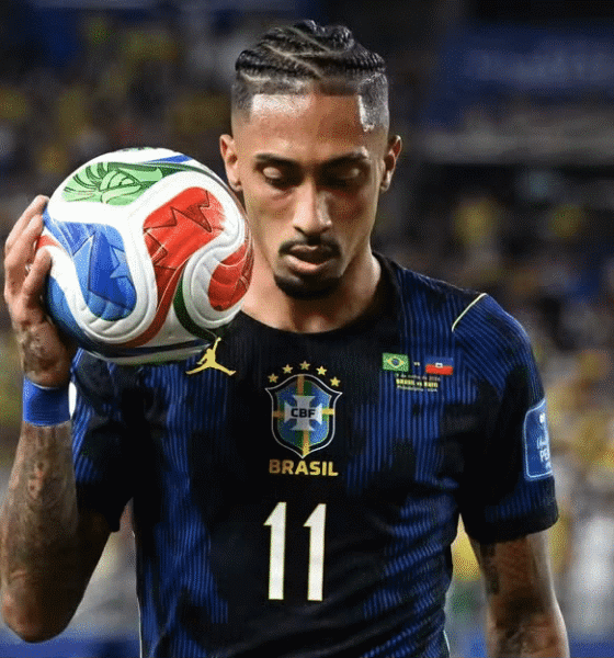 Raphinha fica fora da viagem da Selecao para duelo contra
