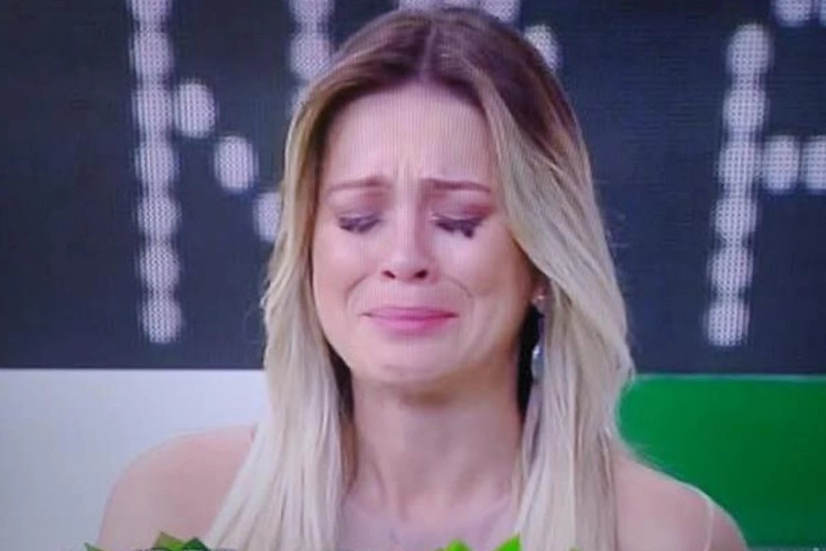 Renata Fan surge bastante abalada em rede nacional e lamenta