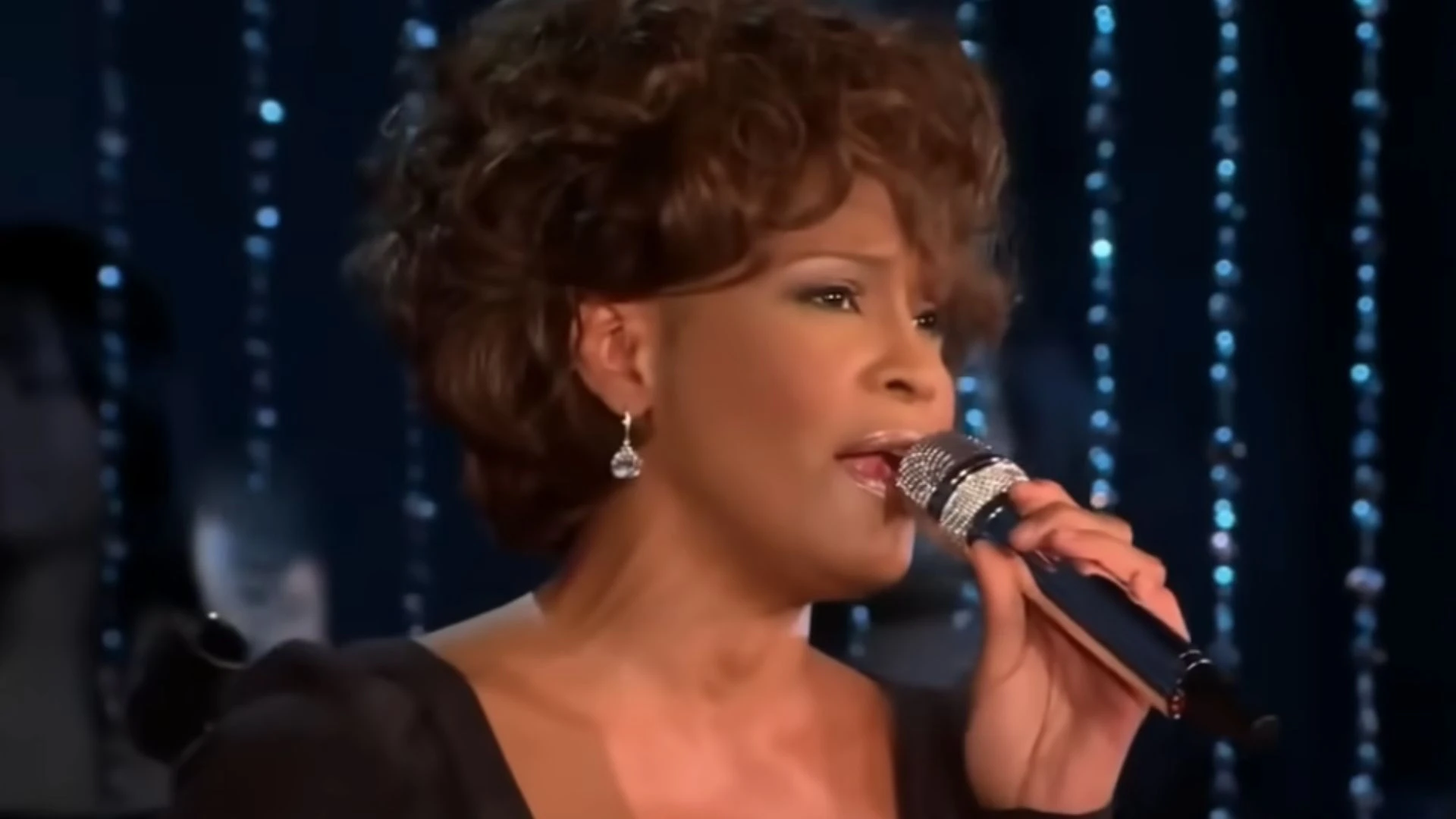 Seguranca de Whitney defende cantora de fala de Oprah.webp