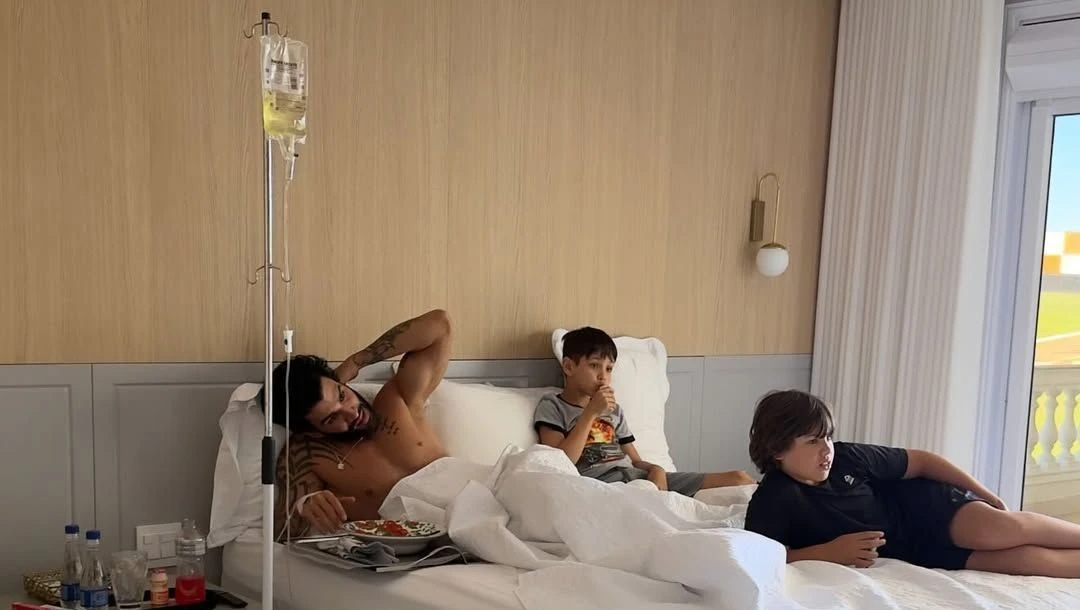 Tratando intoxicacao Gusttavo Lima assiste jogo tomando remedio na.webp