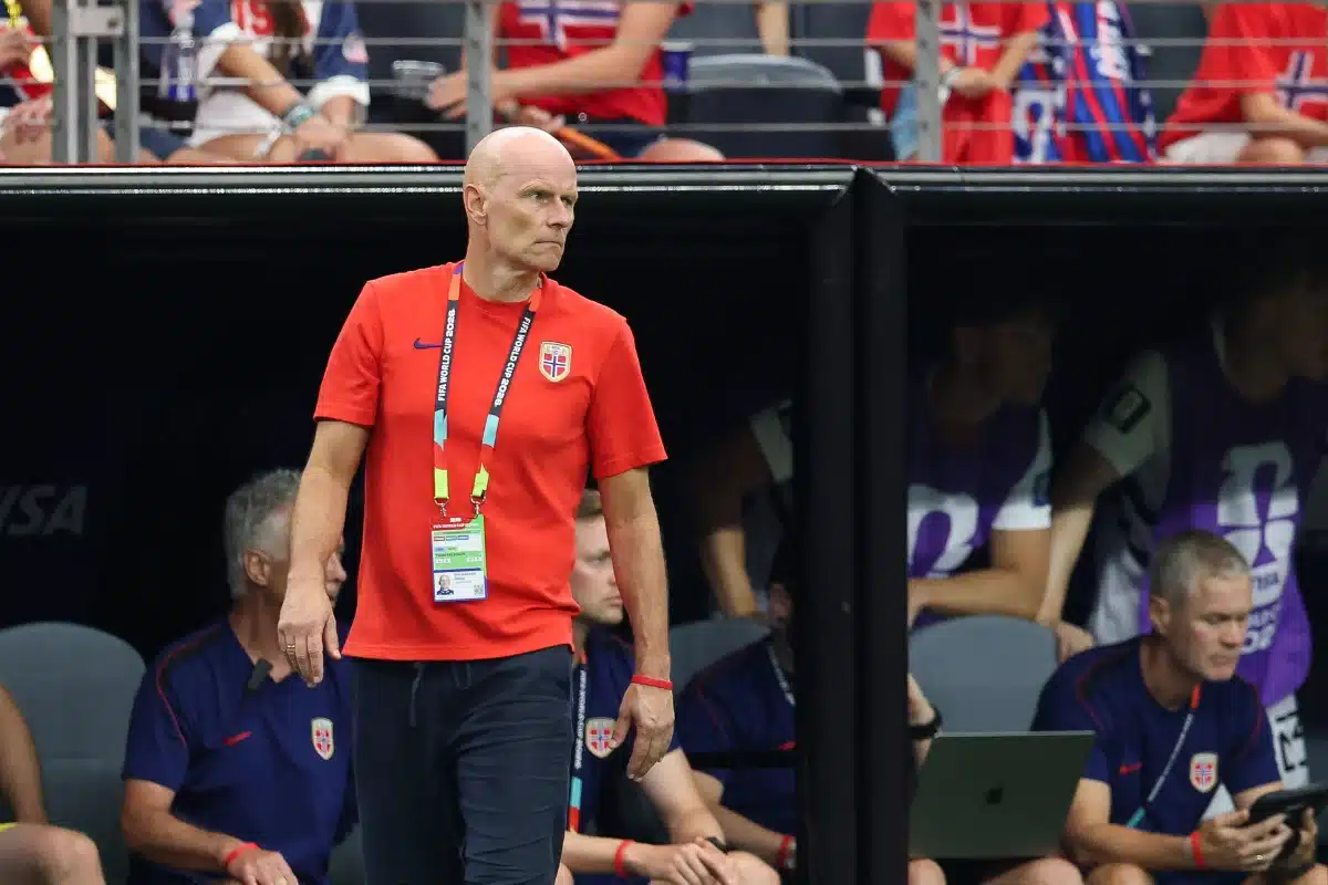 Ancelotti nunca perdeu para treinador da Noruega em quatro confrontos.webp