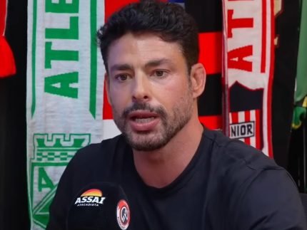 Caua Reymond revela que so se achou bonito aos 35