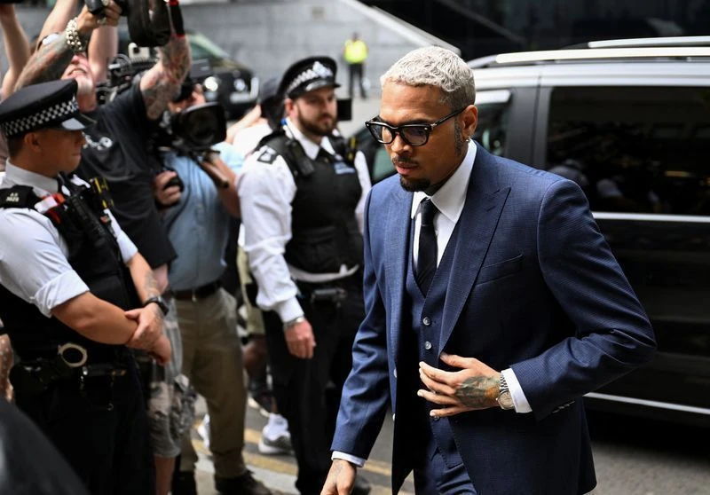 Chris Brown deve pagar R 67 milhoes a funcionaria.webp