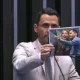 Cleitinho diz ter sido idiota ao pedir foto com.webp