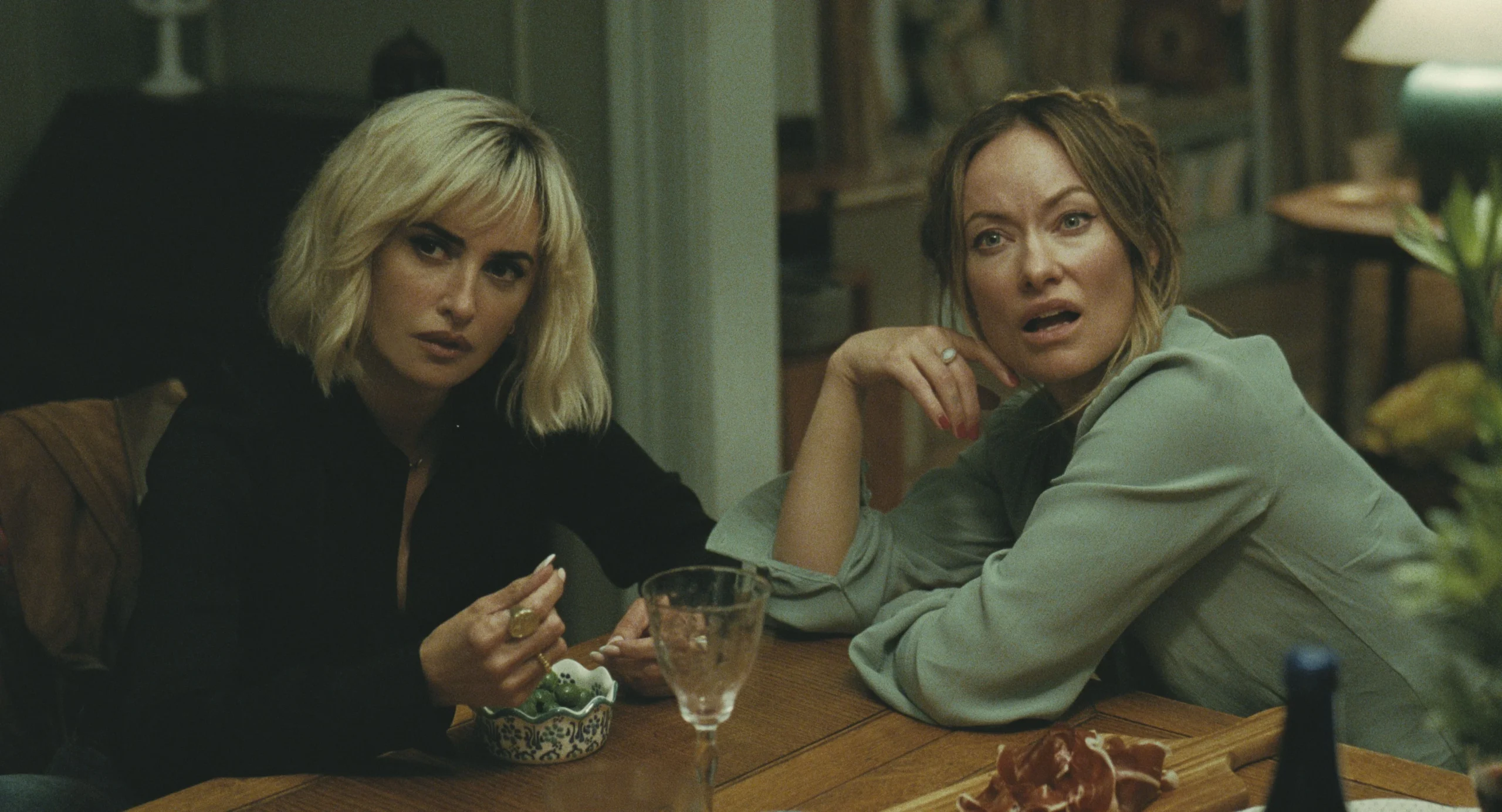 Completamente apaixonada diz Olivia Wilde sobre beijo em Penelope.webp