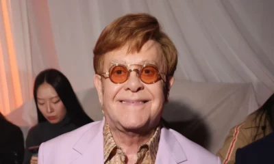 Elton John fecha acordo milionario para shows em holograma.webp