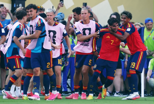 Espanha e bicampea do mundo e entra para o seleto