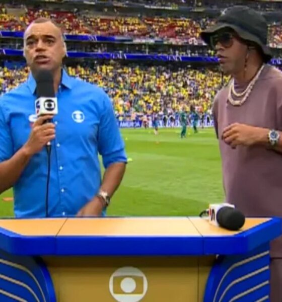 Everaldo Marques perde a paciencia com Denilson durante falha tecnica