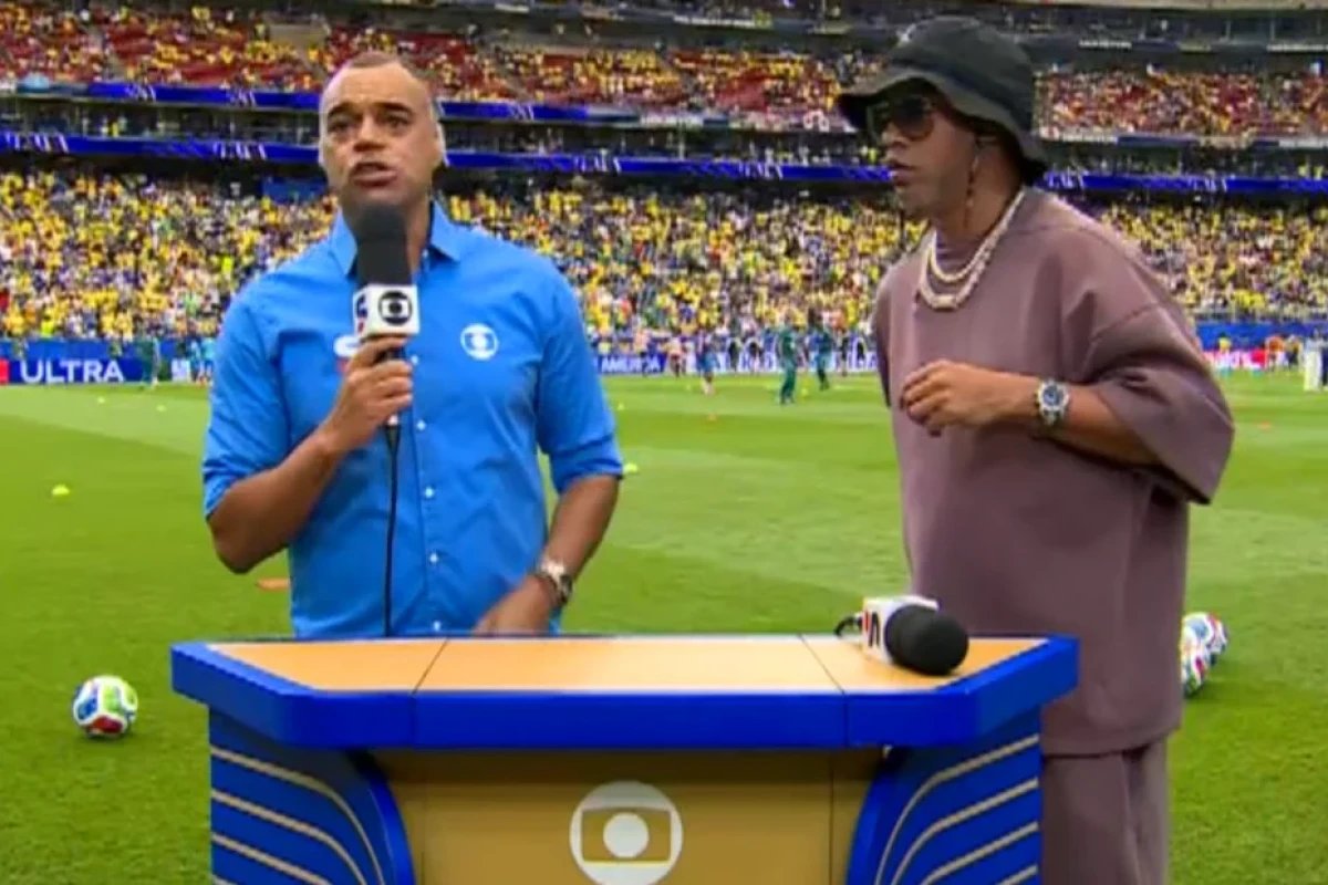 Everaldo Marques perde a paciencia com Denilson durante falha tecnica