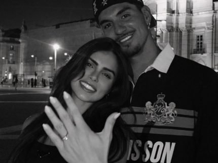 Gabriel Medina e Isabella Arantes anunciam noivado Eu disse sim