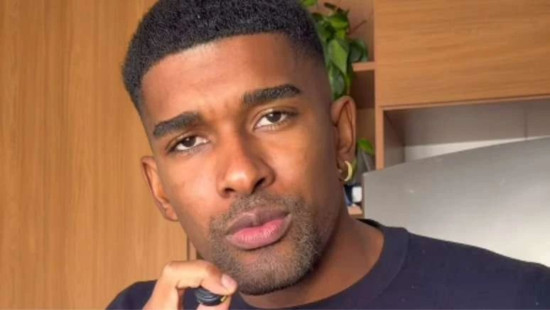 Influenciador relata caso de injuria racial em predio escreve.webp