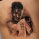 Influenciadora diz que se arrependeu de tatuagem em homenagem.webp