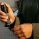 Lei que libera spray de pimenta para defesa pessoal.webp