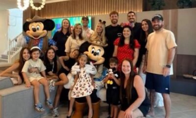 Leo Pereira e Karoline Lima reunem familia para dia na