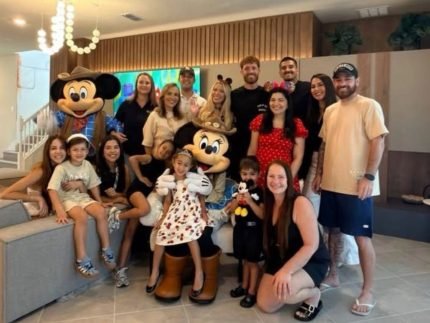 Leo Pereira e Karoline Lima reunem familia para dia na