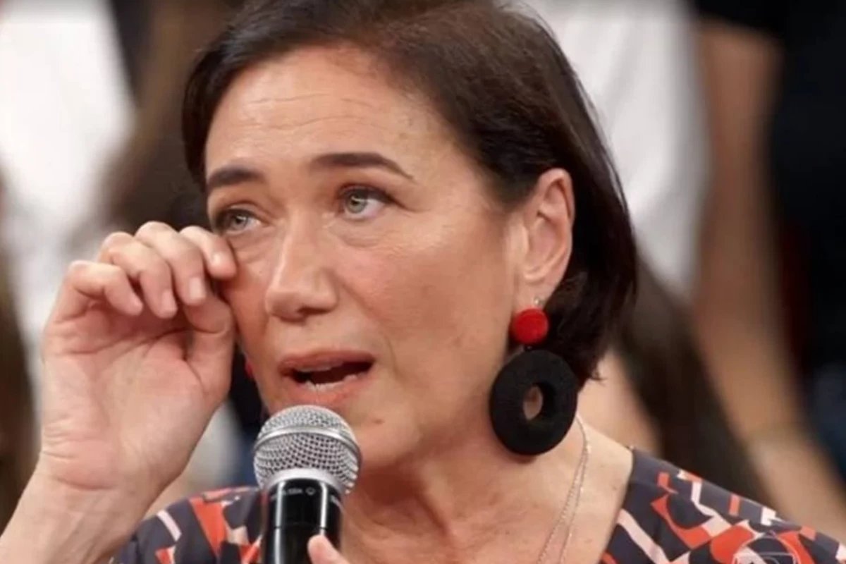Lilia Cabral nao segura a emocao e chora ao fazer