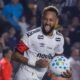 Neymar marca duas vezes em retorno ao Santos apos Copa