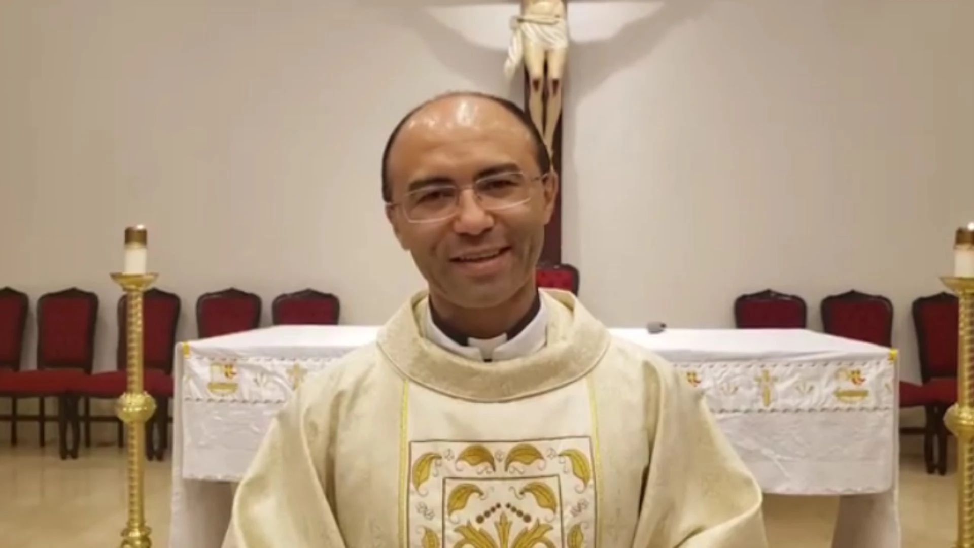 Padre de Brasilia que foi excomungado ignora decisao do.webp