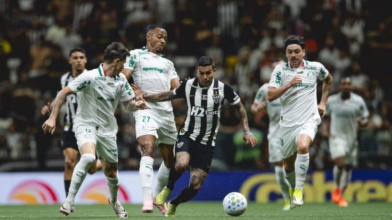 Palmeiras leva vantagem contra Atletico MG e busca manter dominio no