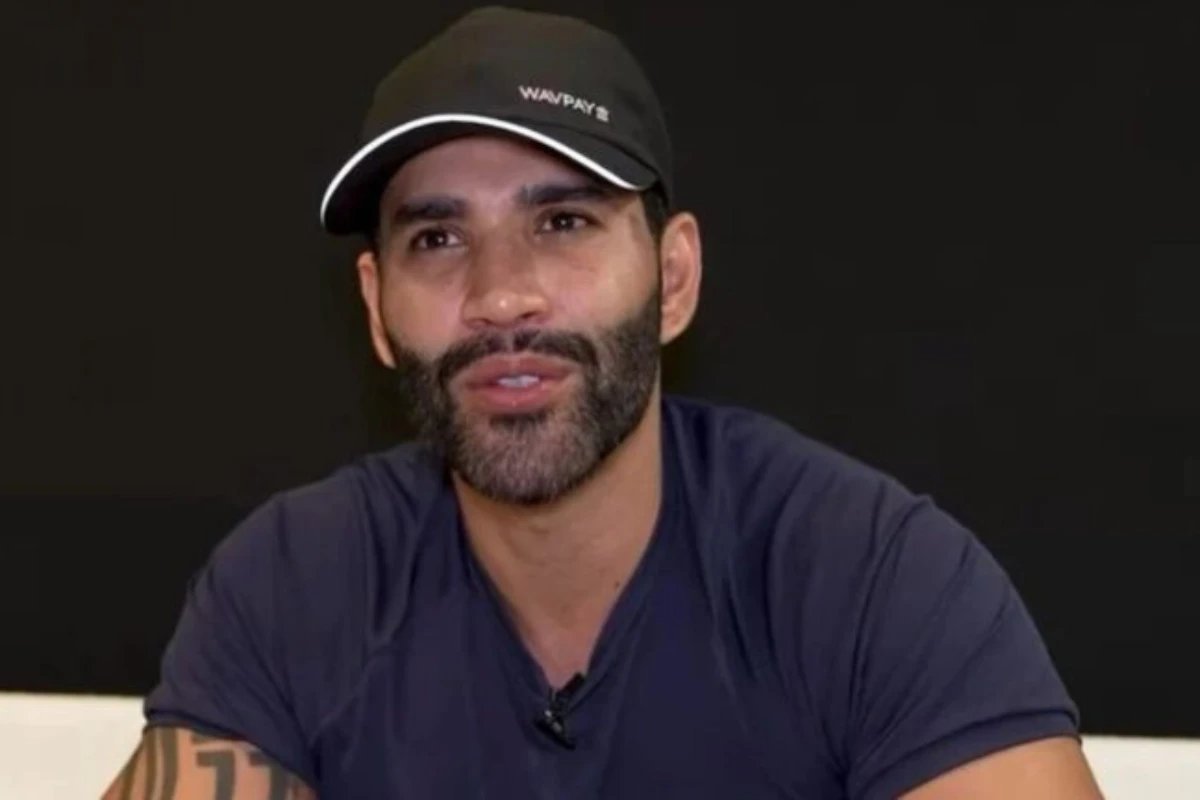Policial para Gusttavo Lima em abordagem de rotina e outro
