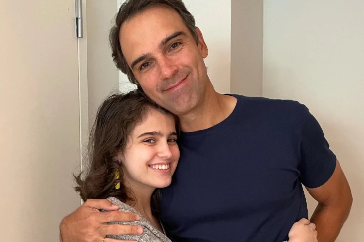 Sem acreditar na atitude do namorado filha de Tadeu Schmidt