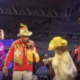 Susto no palco Alcione cai durante show no Maranhao e