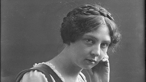 Vencedora de Nobel de Literatura pode se tornar santa.webp
