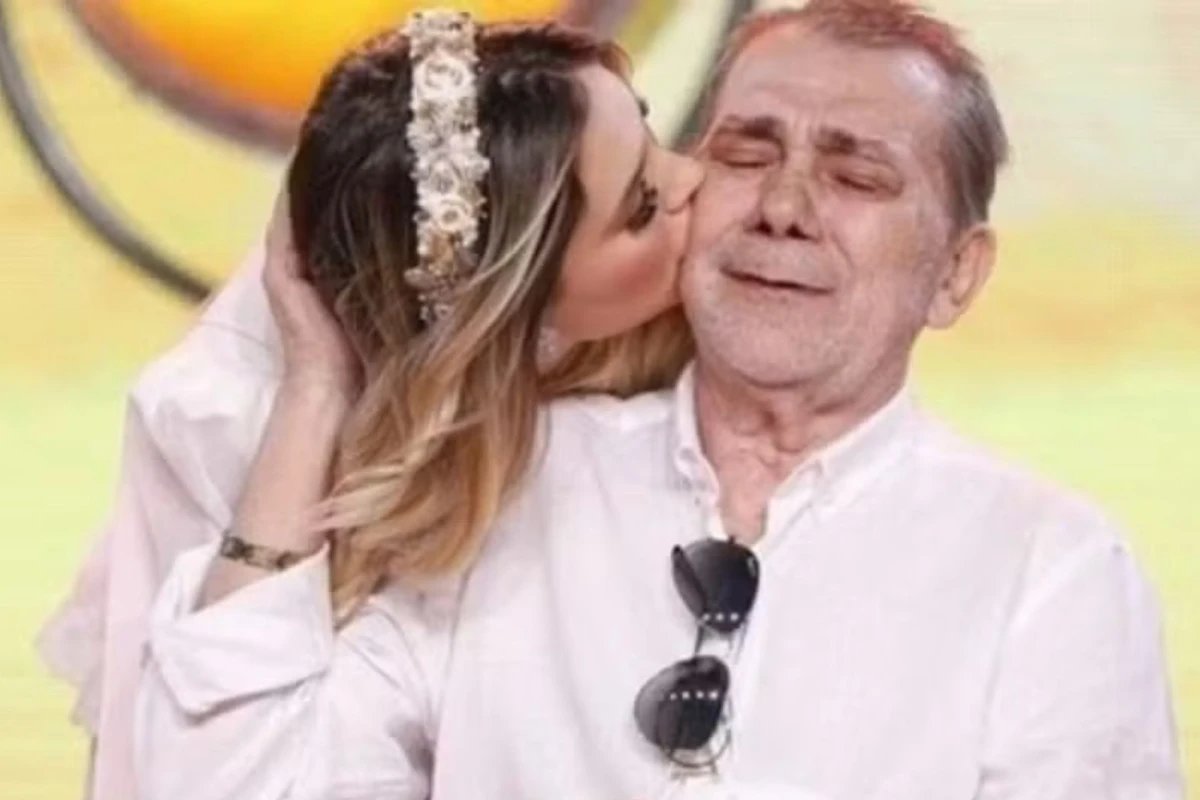Virginia Fonseca desaba ao vivo com saudade do pai e