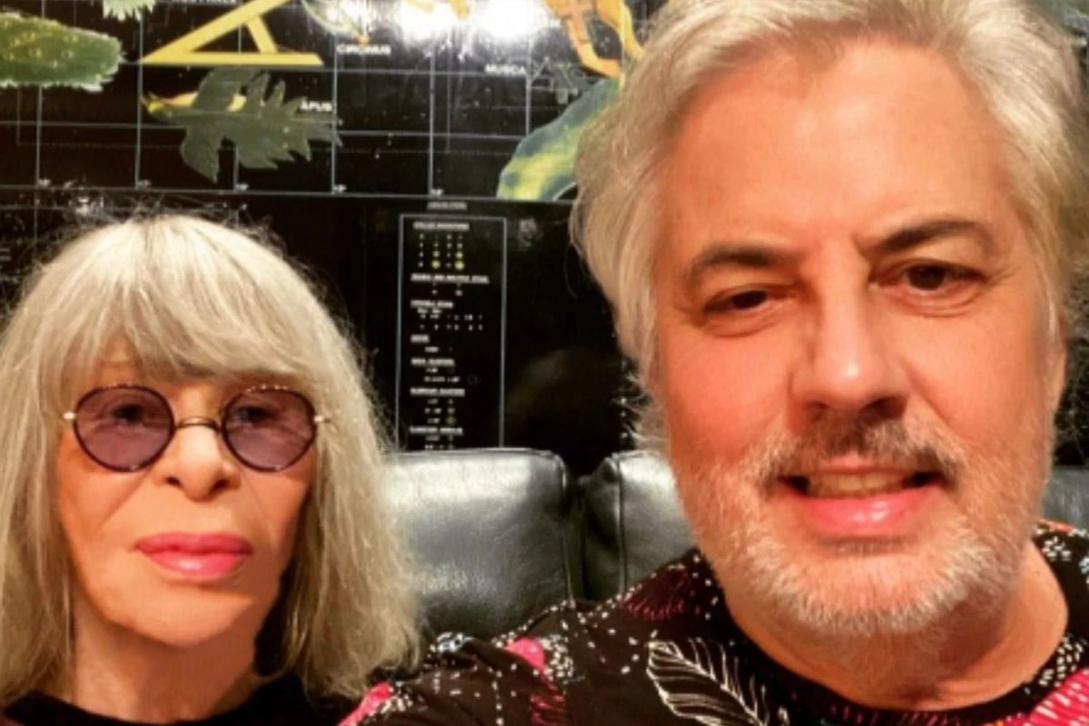 Viuvo de Rita Lee surge ao lado de empresaria famosa