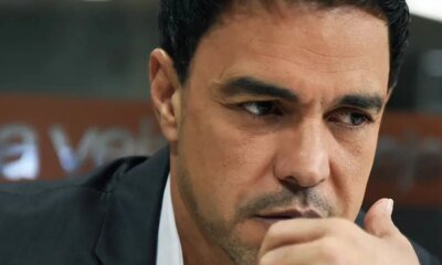 Zeze Di Camargo recebe homenagem de sosia mas o que