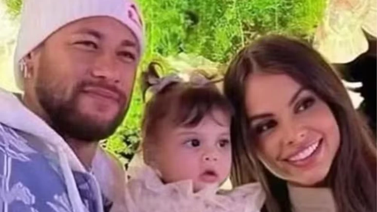Amanda Kimberlly rebate critica por comprar roupas baratas para.webp