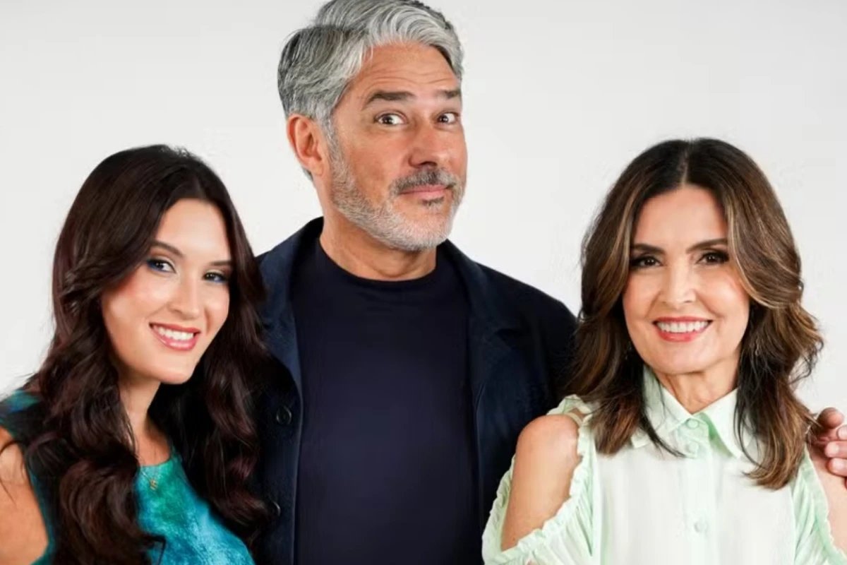 Bonner surge com Fatima Bernardes e a filha e pega