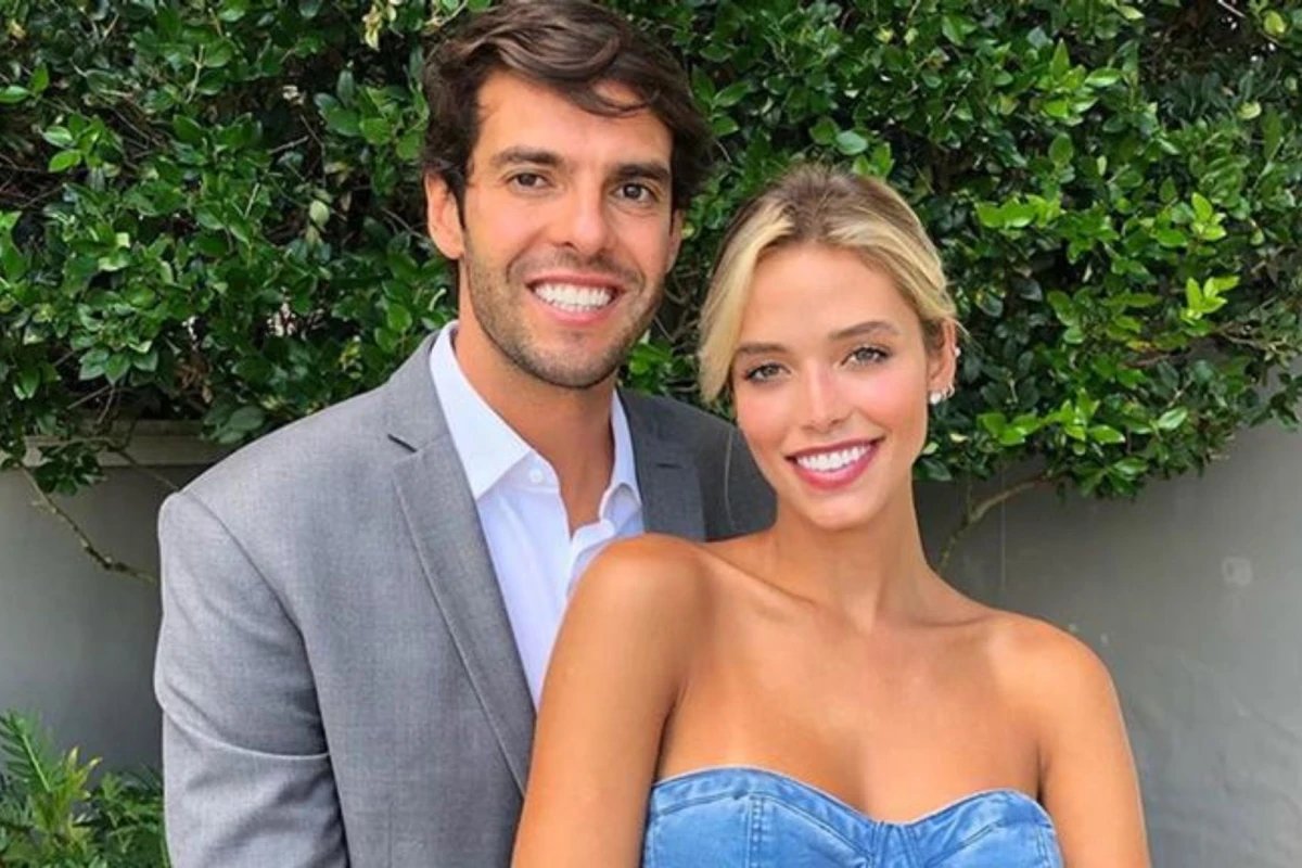 Carol Dias esposa de Kaka aposta em vestido de grife