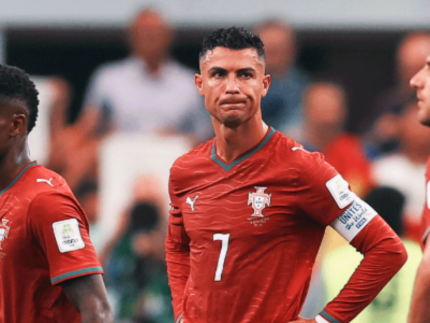 De visual novo Cristiano Ronaldo chama atencao durante treino