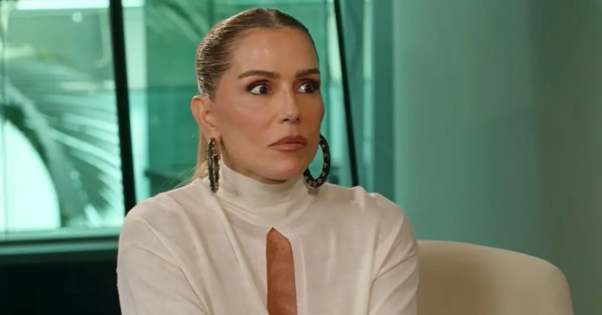 Deborah Secco relembra abusos sofridos em relacionamentos do passado