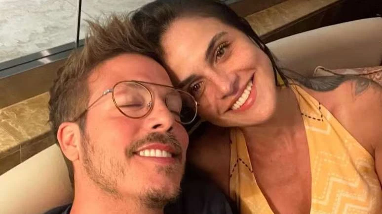 Fabio Porchat abre o jogo sobre casamento com Priscila.webp