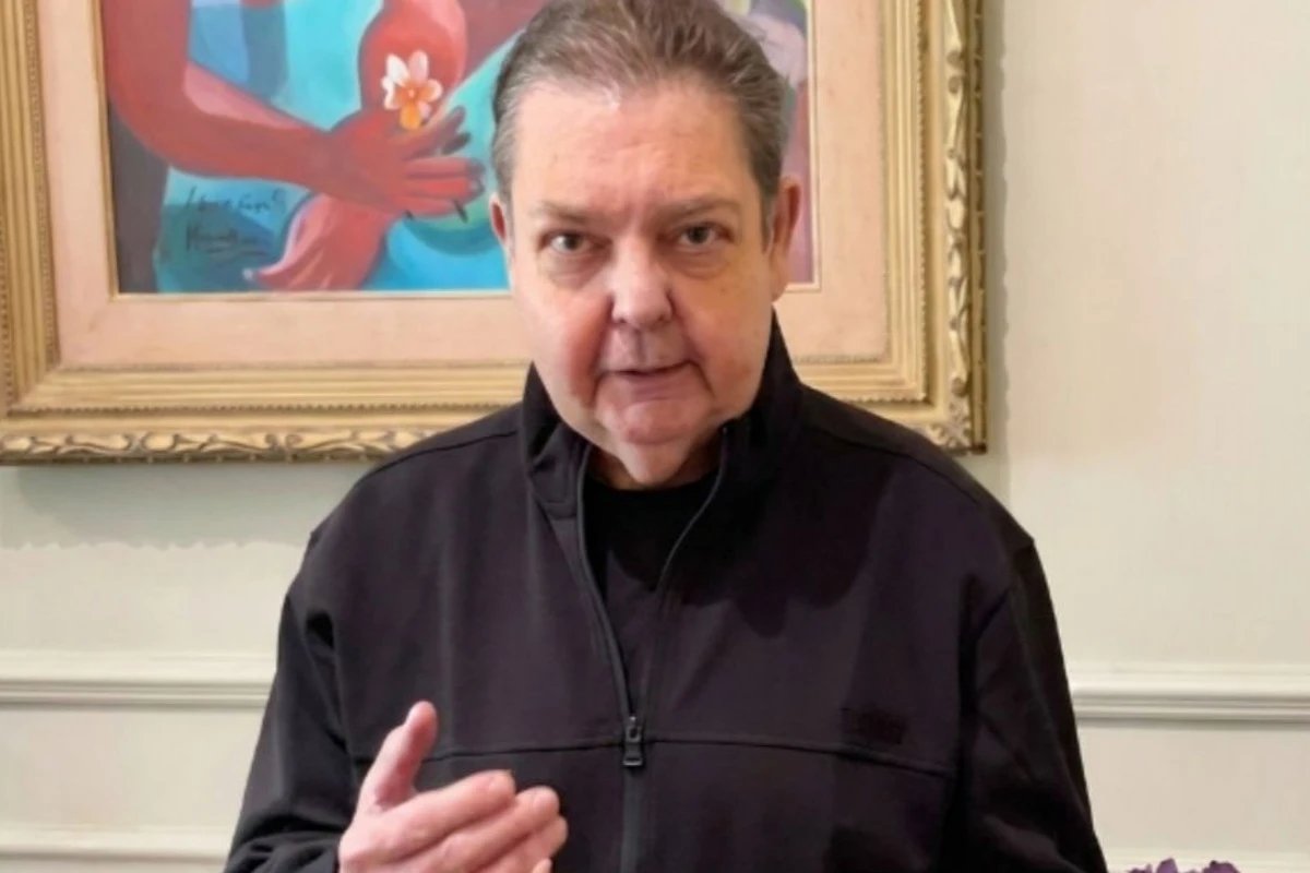 Faustao faz rara aparicao na TV e deixa recado sobre