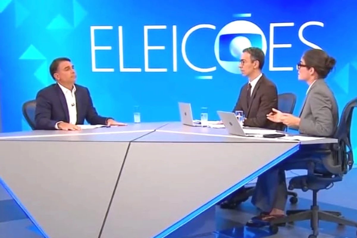 Flavio Bolsonaro se explica sobre R 61 milhoes e faz