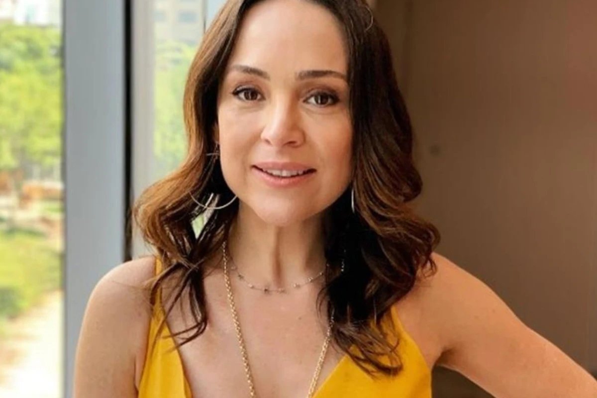 Gabriela Duarte curte miniferias misteriosas com namorado e quebra o