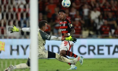 Gonzalo Plata deixa o Flamengo e embarca para a Russia.webp