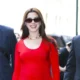 Gravida Anne Hathaway faz misterio sobre sexo do bebe.webp
