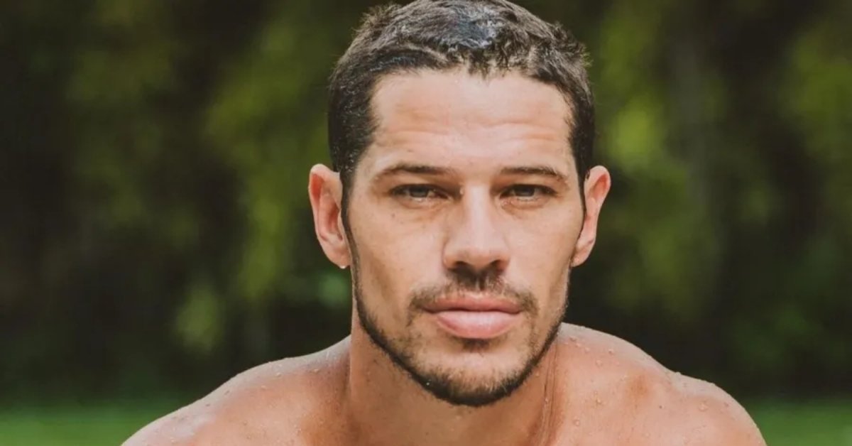 Jose Loreto aparece sem camisa em cena de Quem Ama