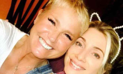 Leticia Spiller chora com mensagem de Xuxa A gente soube