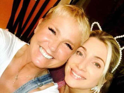 Leticia Spiller chora com mensagem de Xuxa A gente soube