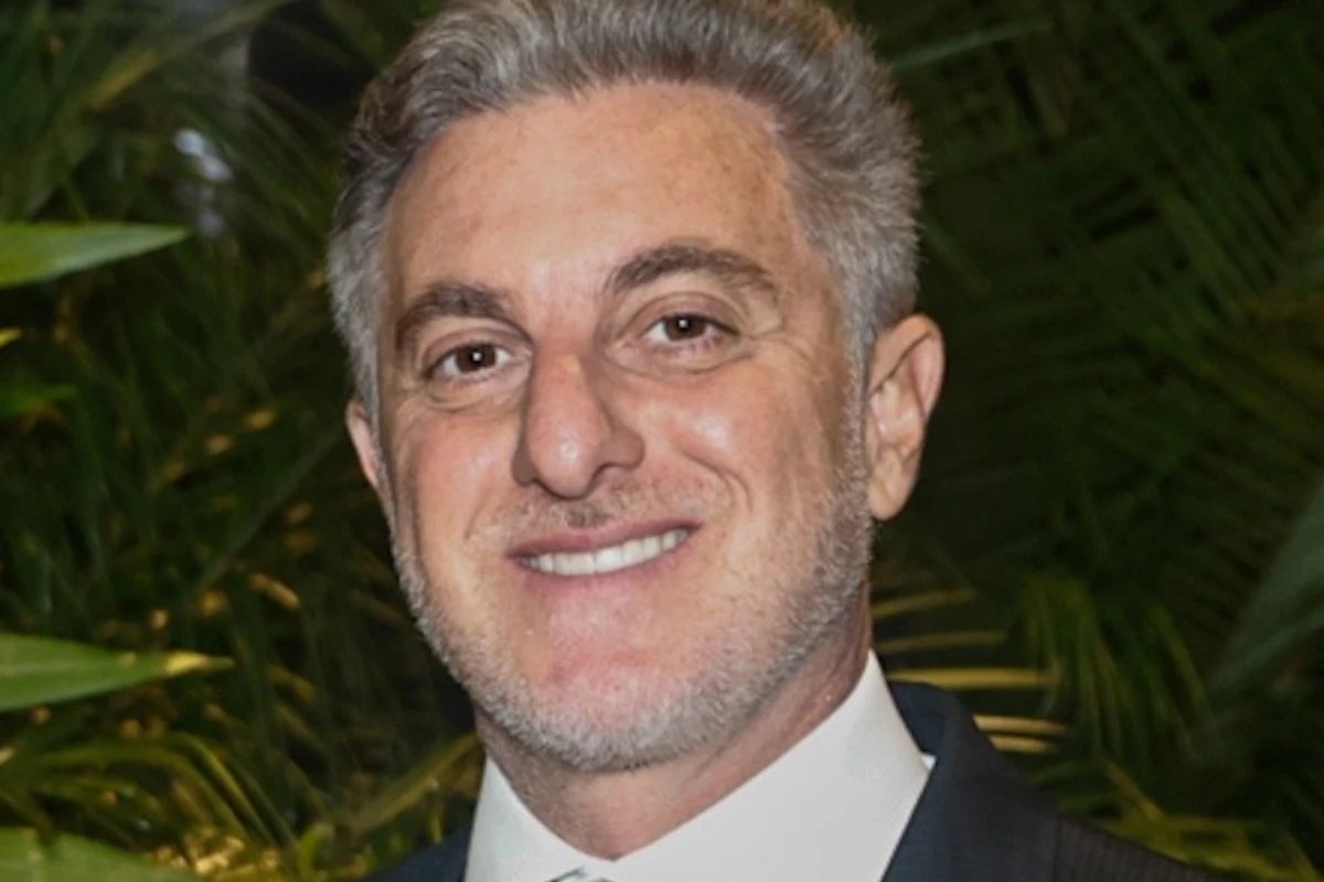 Luciano Huck abre o bolso e doa dinheirao a campanha