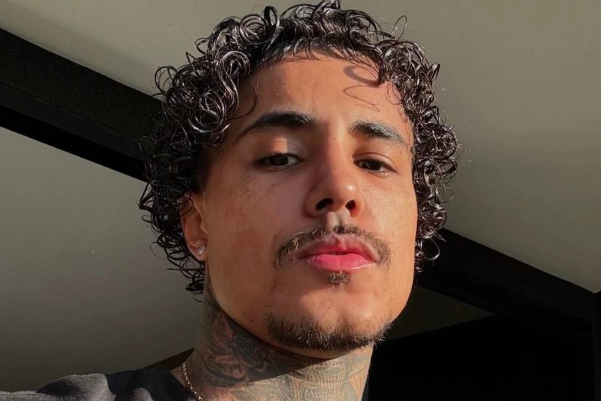 MC Livinho pega o publico de surpresa apos ser alvo