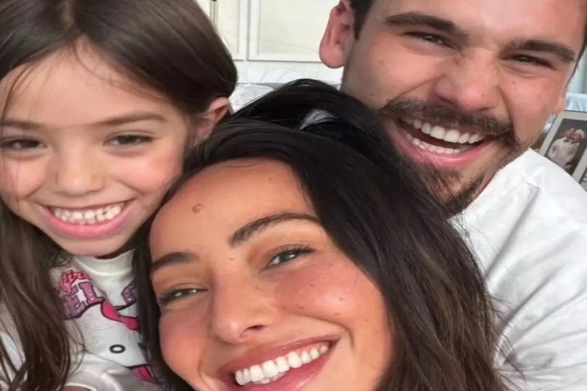 Nicolas Prattes revela o que Sabrina Sato e Zoe lhe