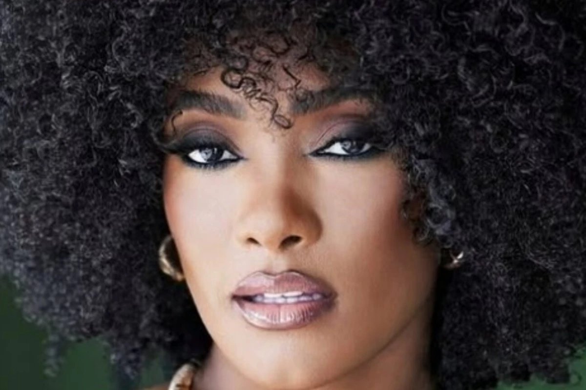 No ar em novela e programa Erika Januza surge de