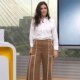 Sabina Simonato chama a atencao com look e colega nao