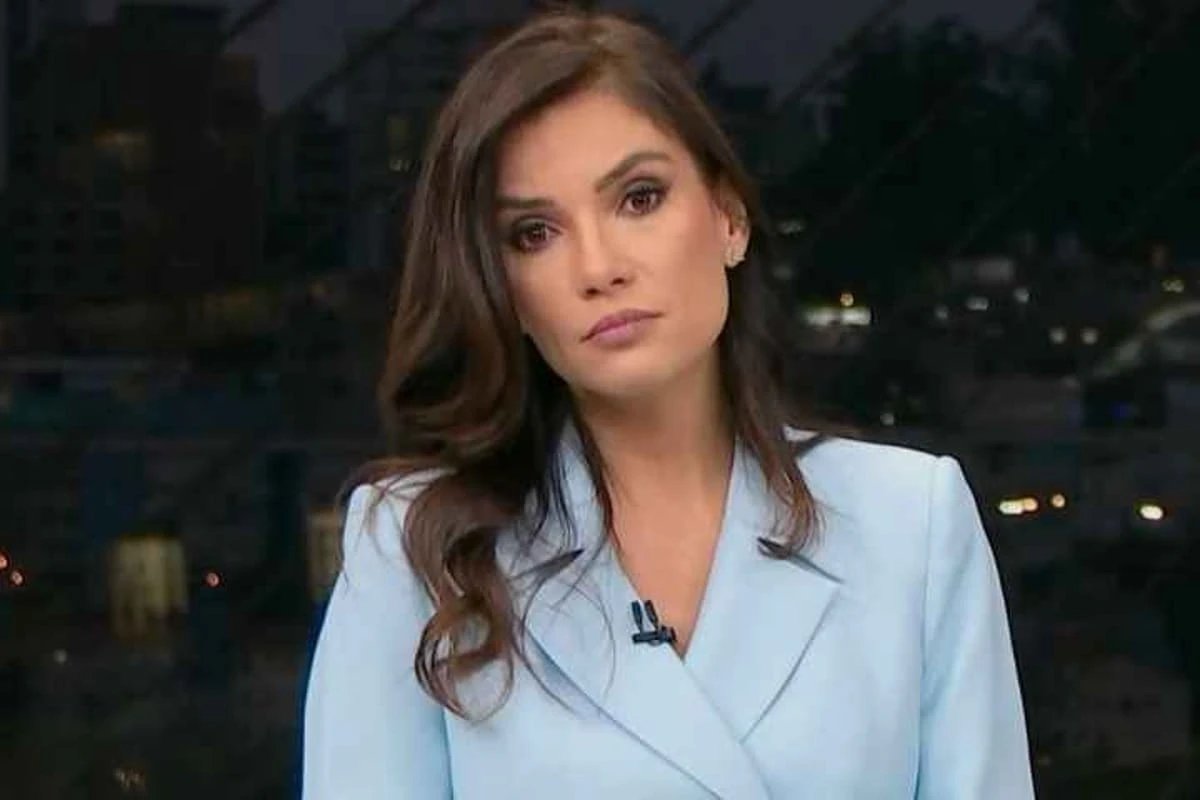 Sabina Simonato segura o choro ao vivo ao noticiar morte